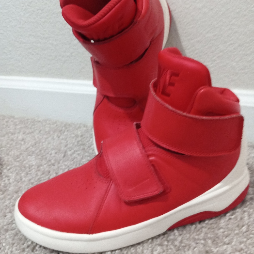 Nike Boy's Red Shoes Size 6 Y